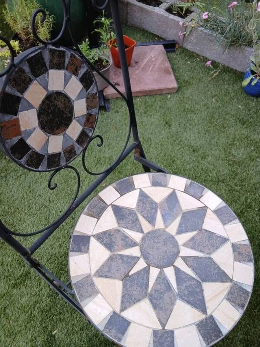 Garden table and 4 chairs - Image 4