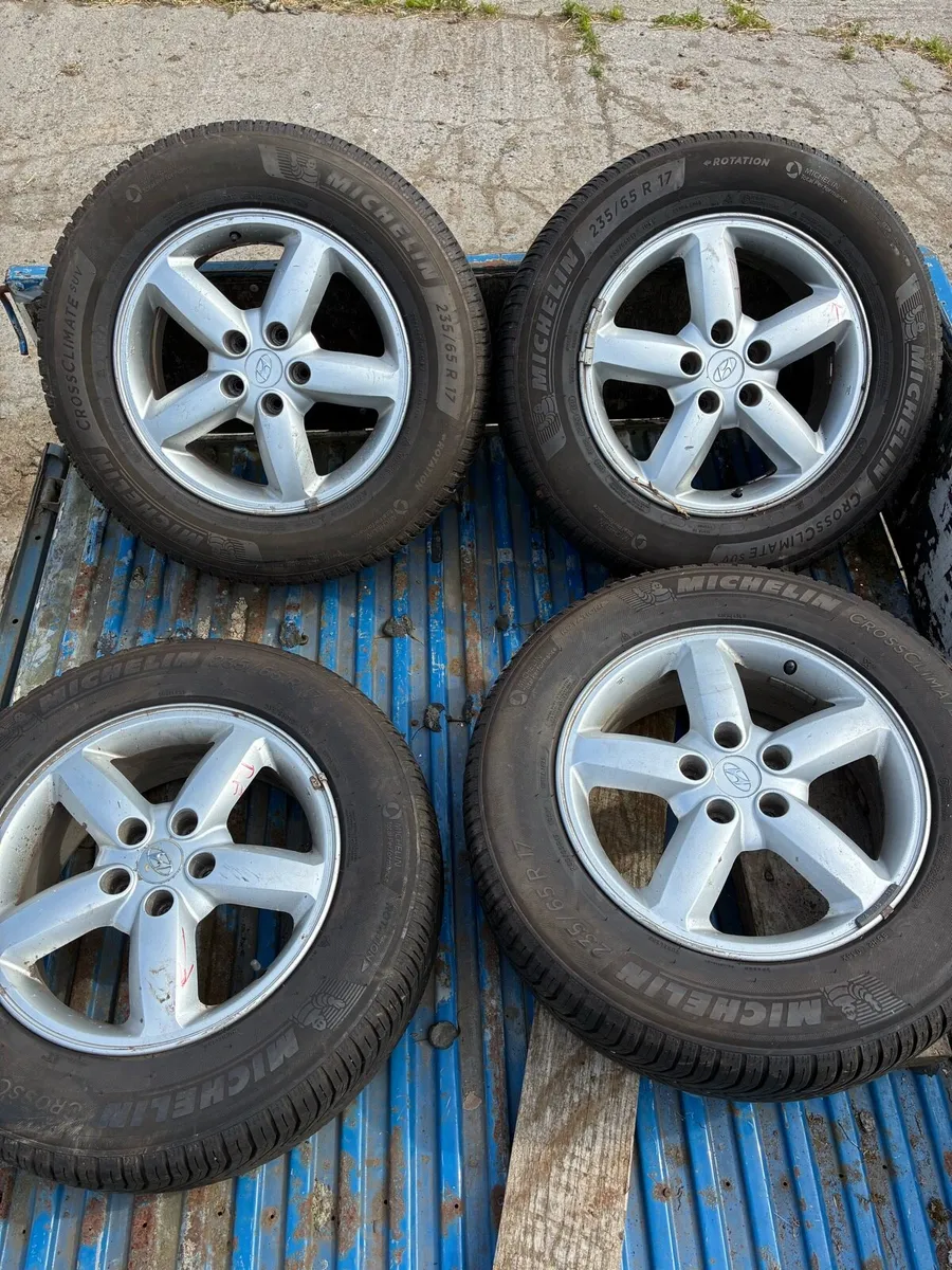Hyundai 17’ Alloy wheels - Image 1