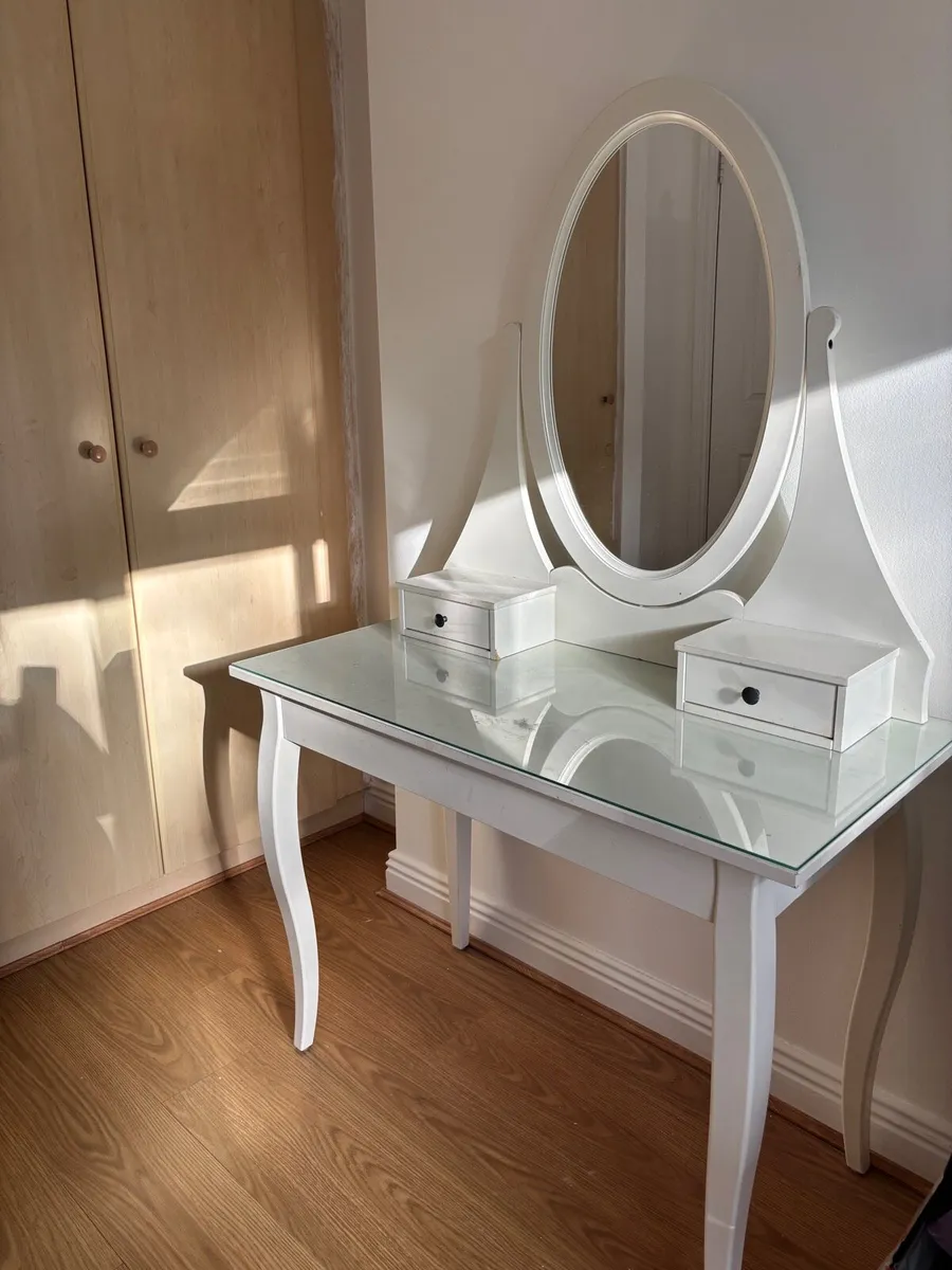 Vanity dresser - Image 2
