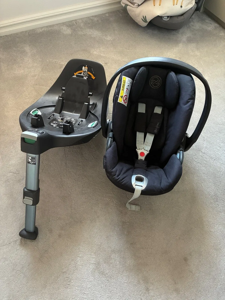 Cybex Cloud Z i-Size & Base Z Isofix Base - Image 1