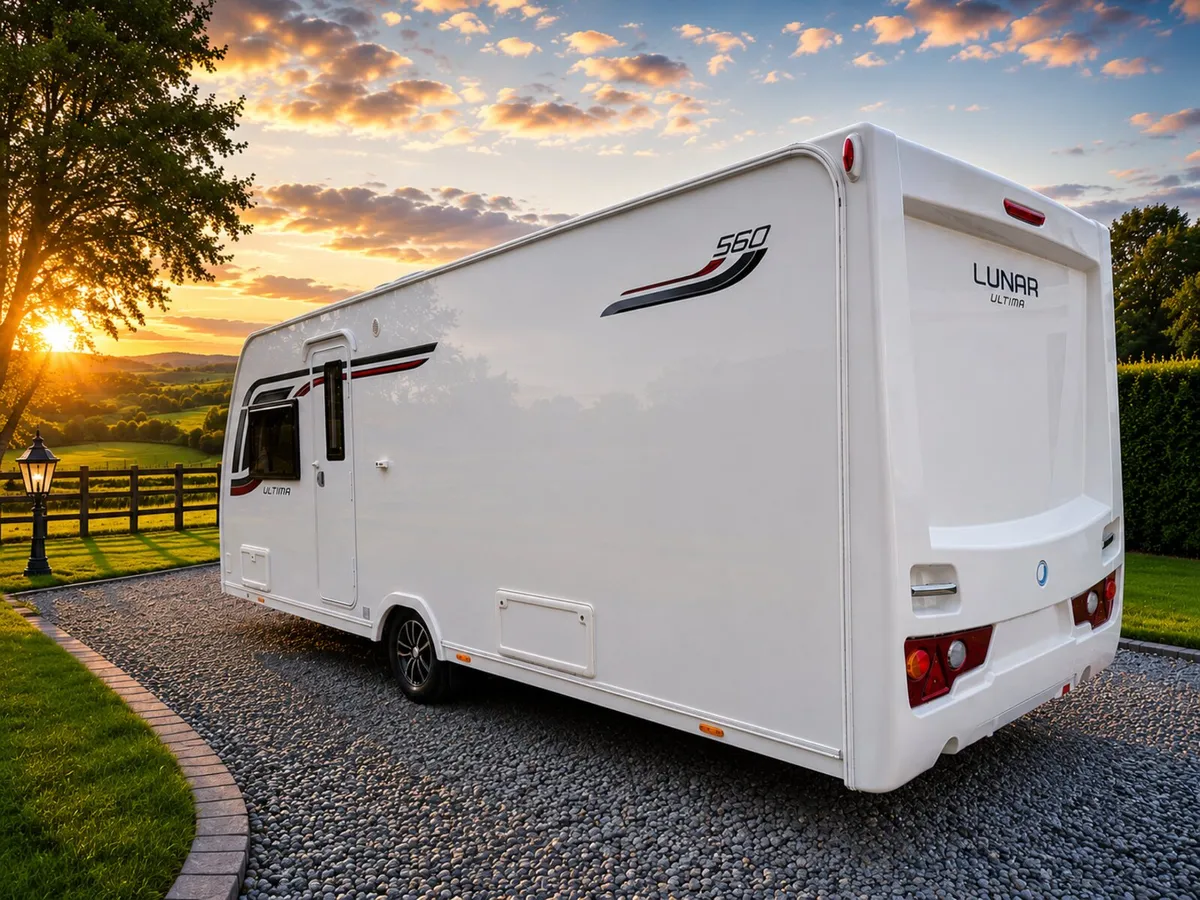 2015 Lunar Ultima 560 | Fixed Island Bed | 4 Berth - Image 2
