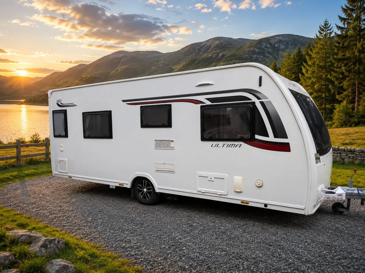 2015 Lunar Ultima 560 | Fixed Island Bed | 4 Berth - Image 1