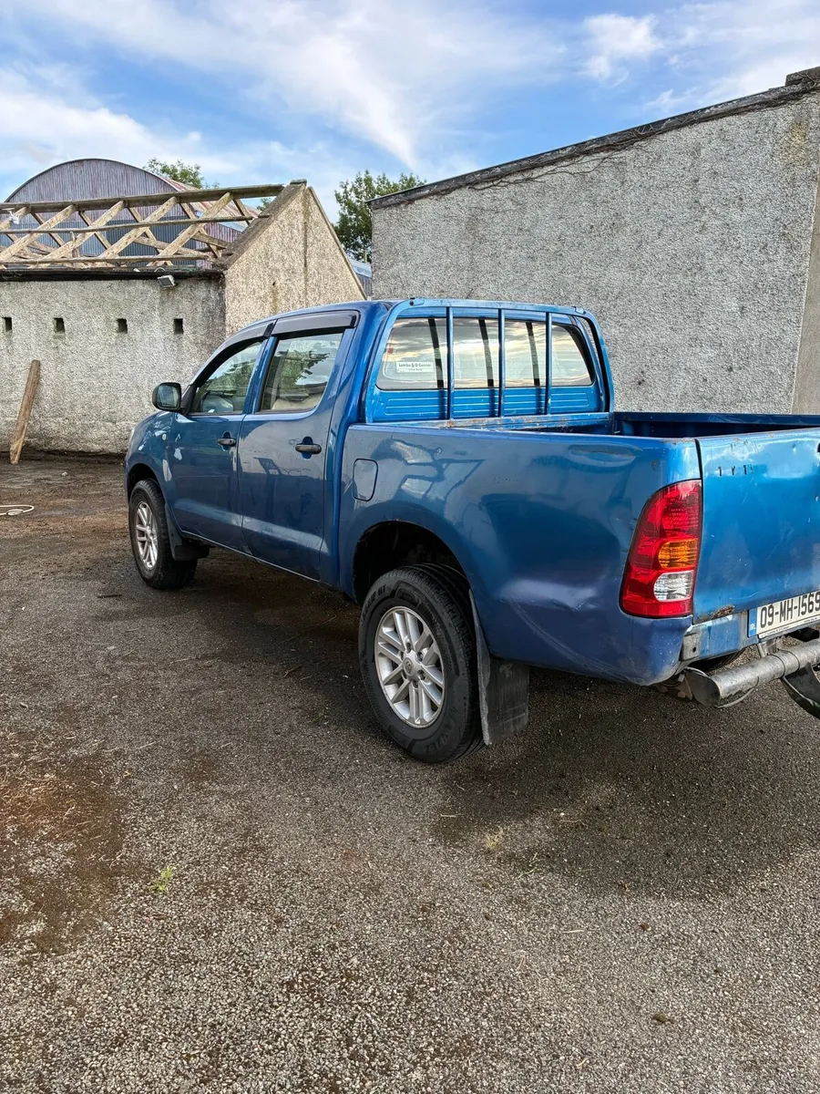 Toyota Hilux - Image 2