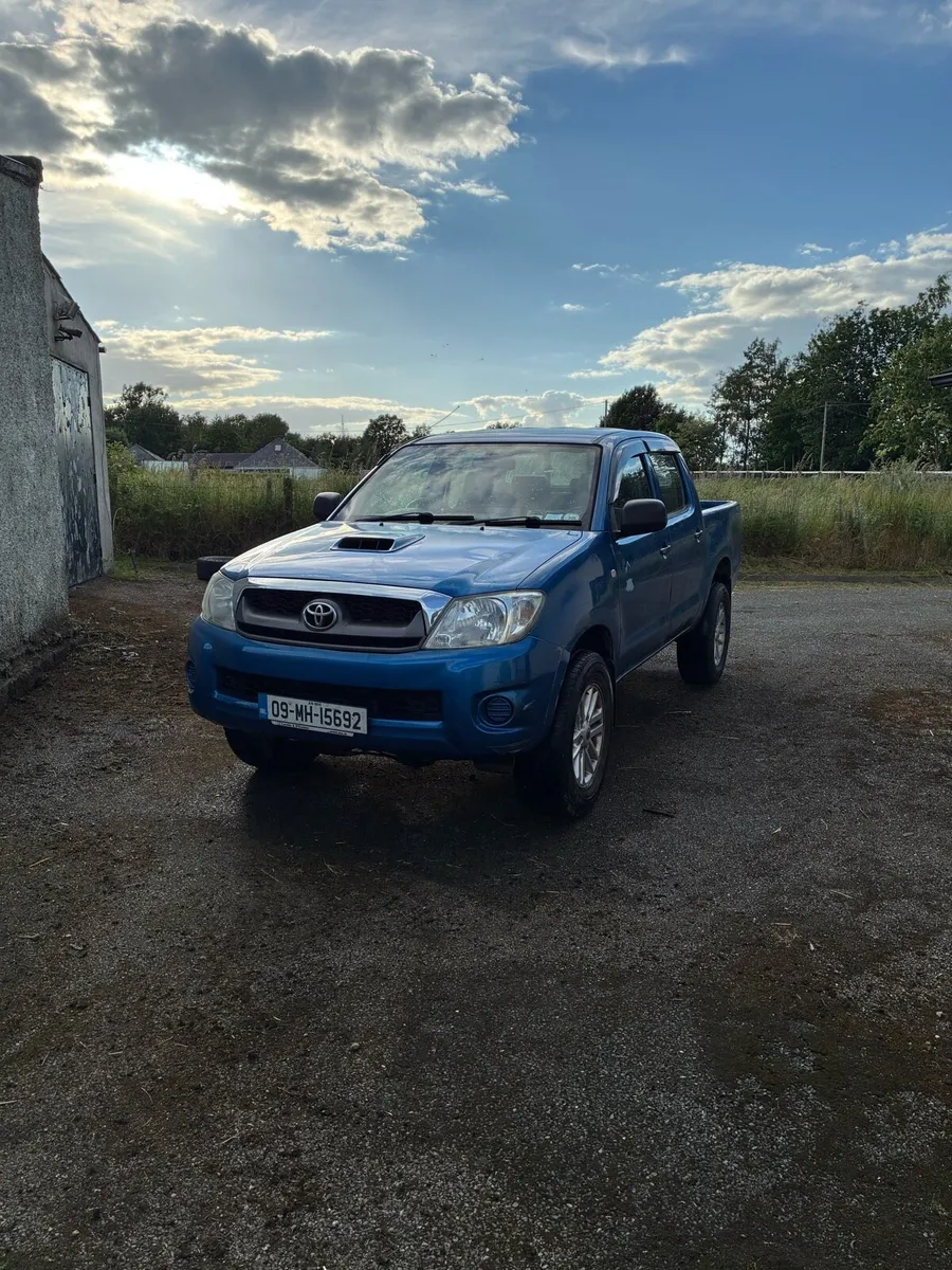 Toyota Hilux - Image 1