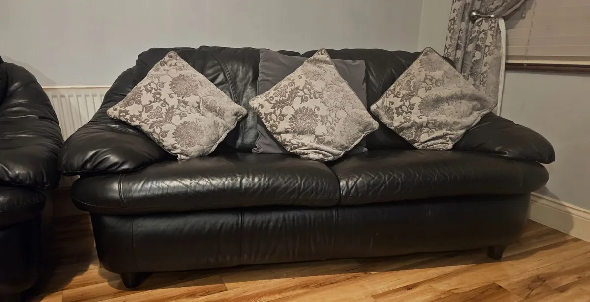 Selection of cushions - Image 1