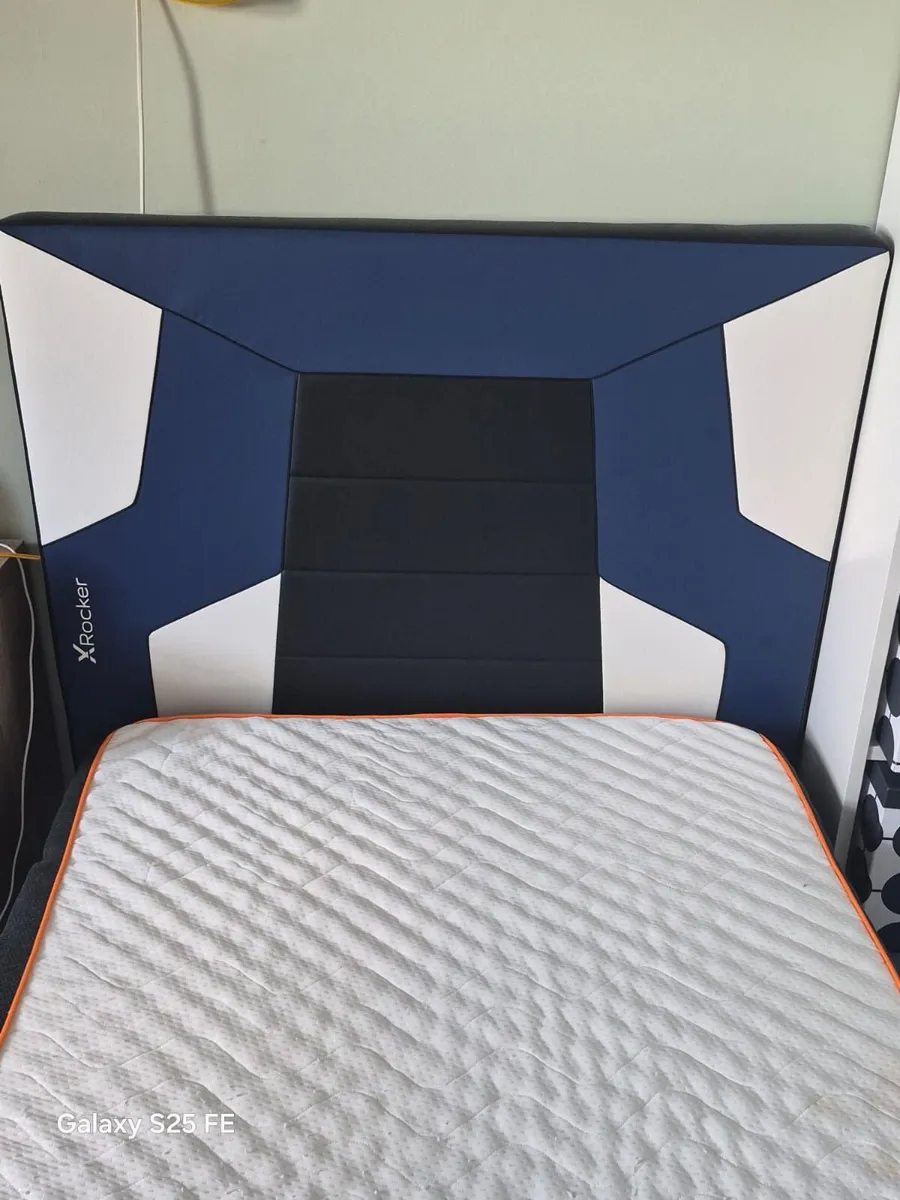 Bed - Image 1