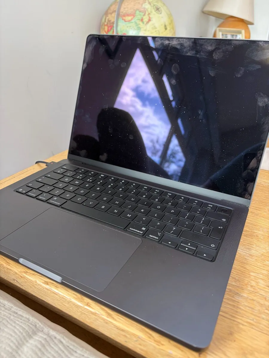 Mac Book - Image 2