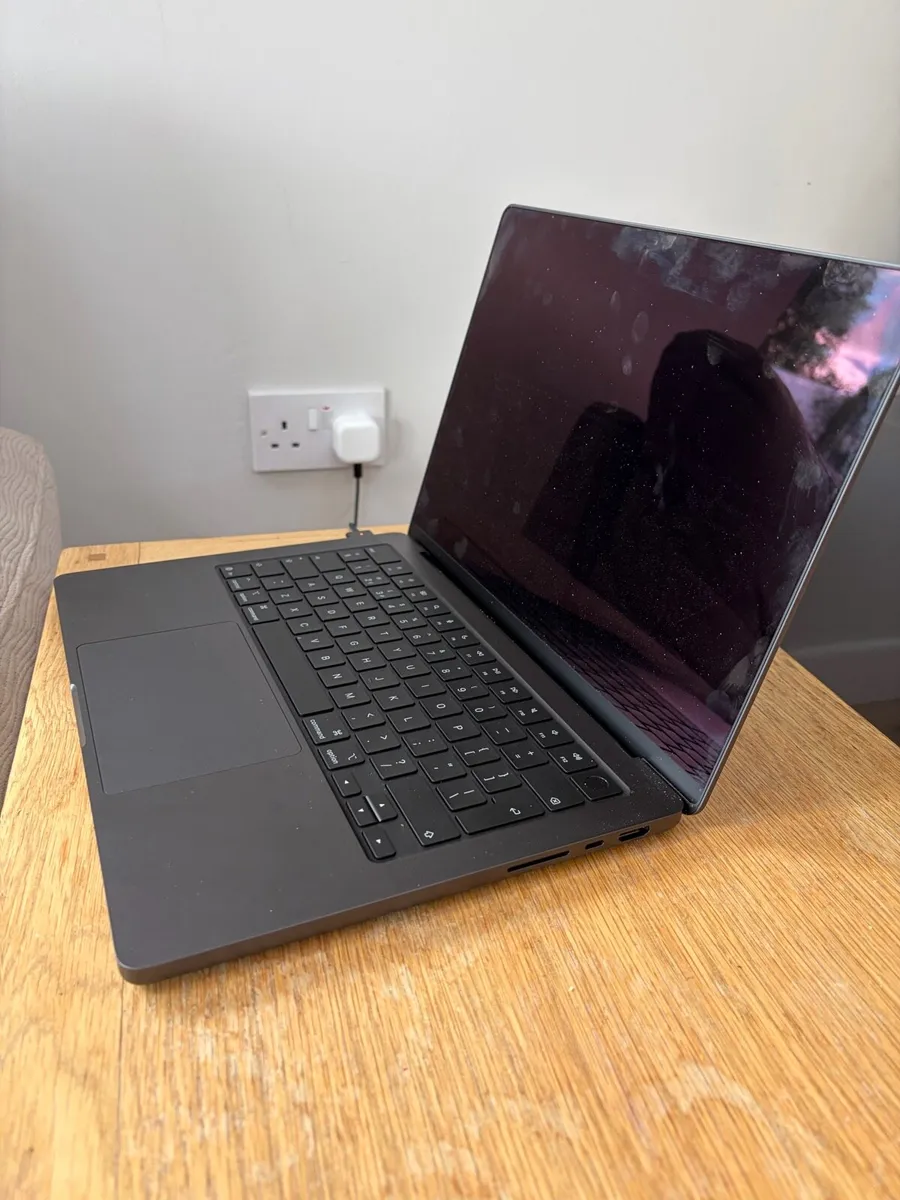 Mac Book - Image 3