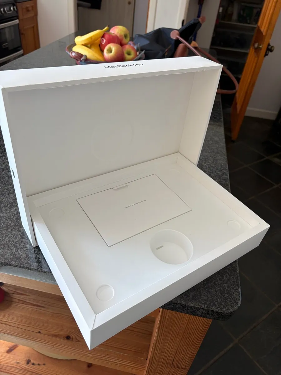 Mac Book - Image 4