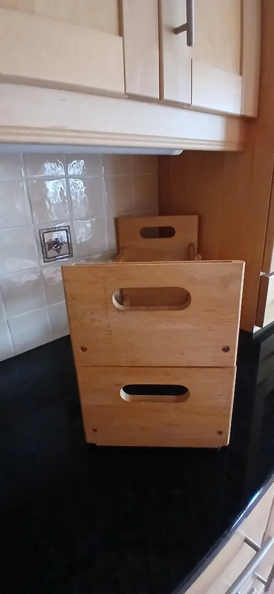 2 wine racks. Stacking.  Holds 8 bottles. - Image 3