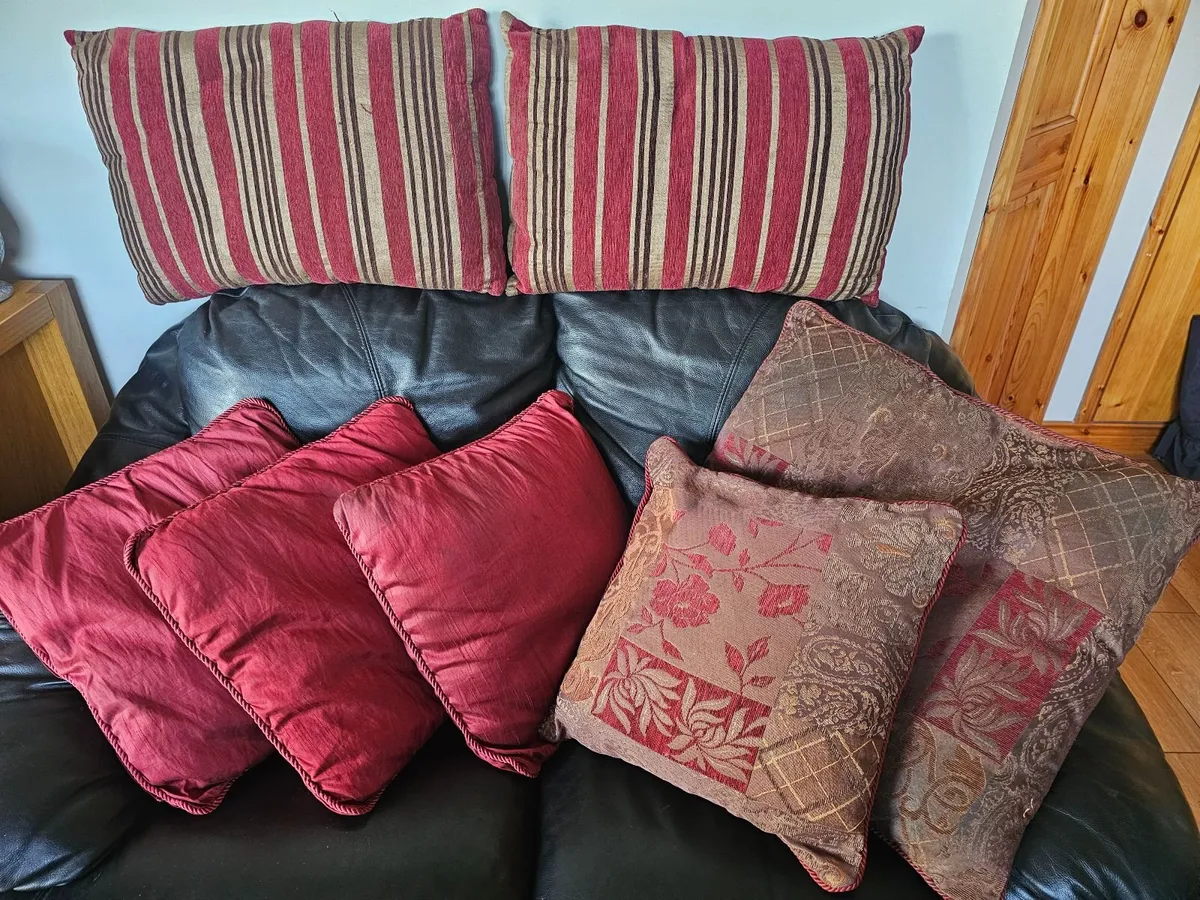 Selection of cushions, 7 in total