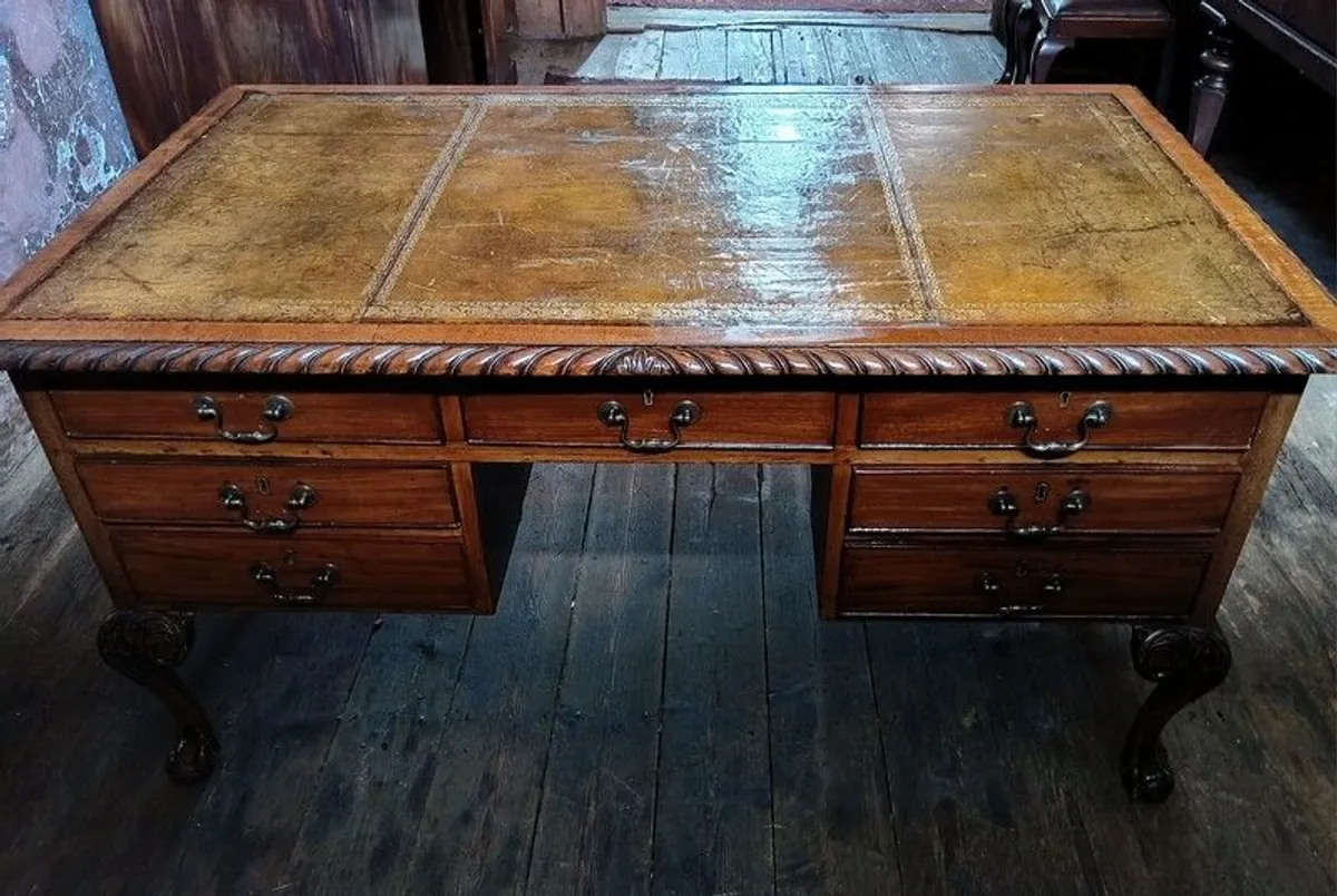 A Chippendale style mahogany Partners Desk - Image 2