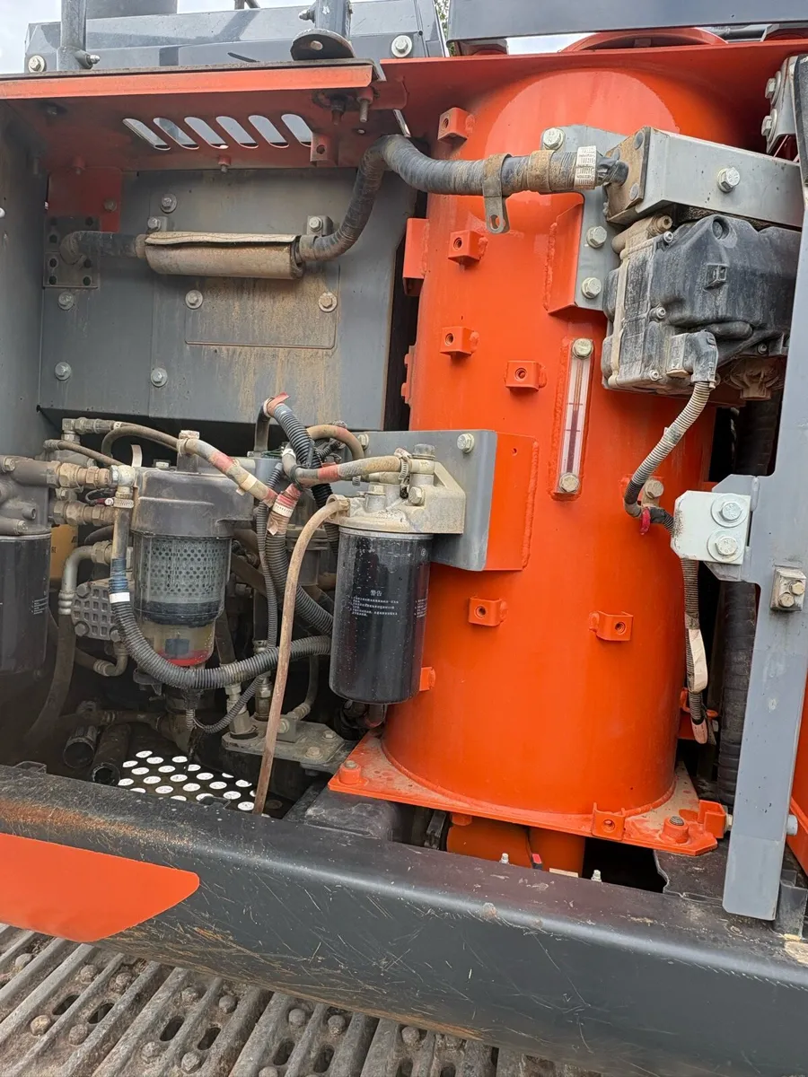 2019 hitachi 130-6 - Image 4