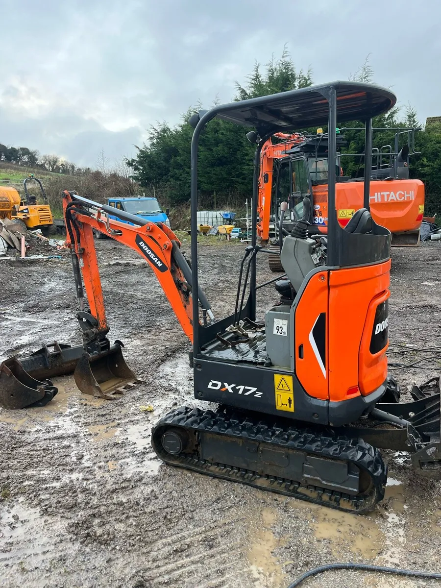 1.7 ton Doosan excavator - Image 2