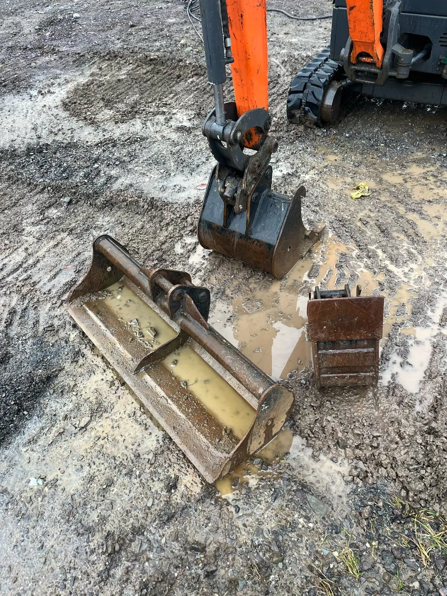 1.7 ton Doosan excavator - Image 3