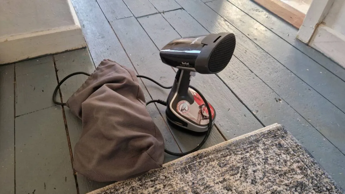 Clothes steamer