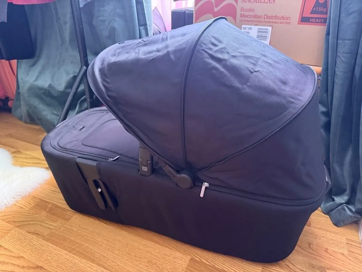 Joolz Aer2 Carrycot - Image 2