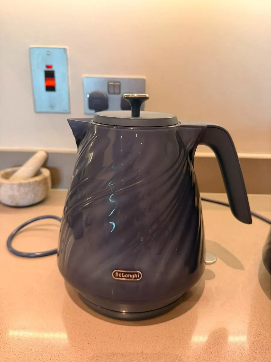 De'Longhi Ballerina Kettle & 4-Slice Toaster Set - Image 1