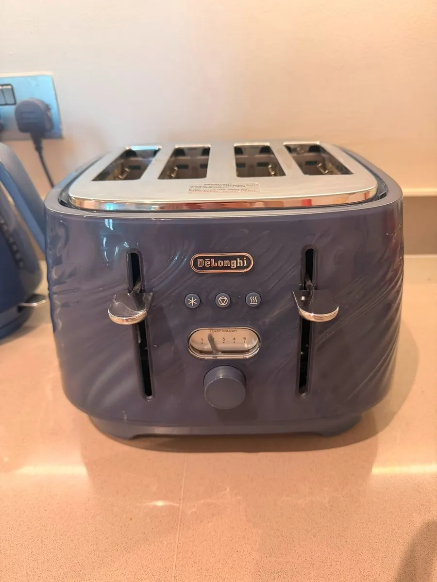 De'Longhi Ballerina Kettle & 4-Slice Toaster Set - Image 2