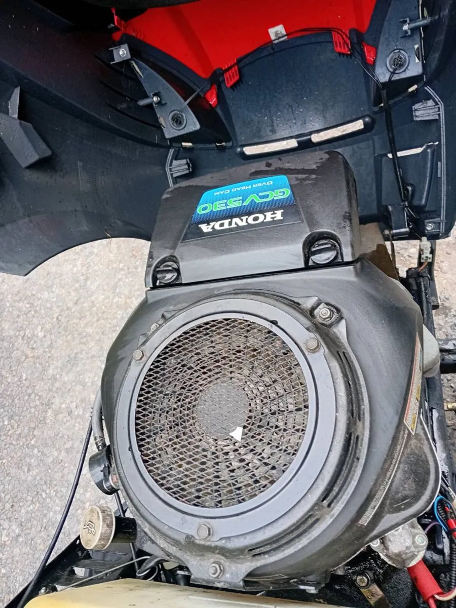 Castle garden mower 40 inch cut v honda engine - Image 2