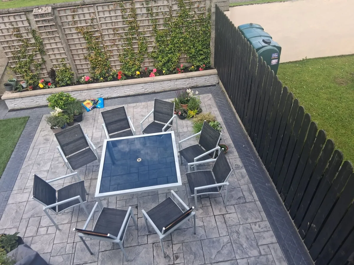 Garden furniture - Image 1