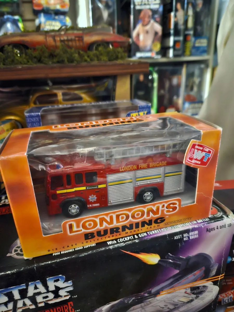 Corgi Londons Burning Fire Engine