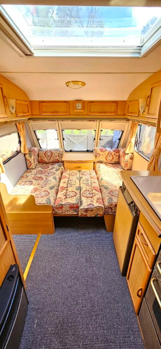 4/5 Berth Bailey Caravan with fixed bedroom - Image 3