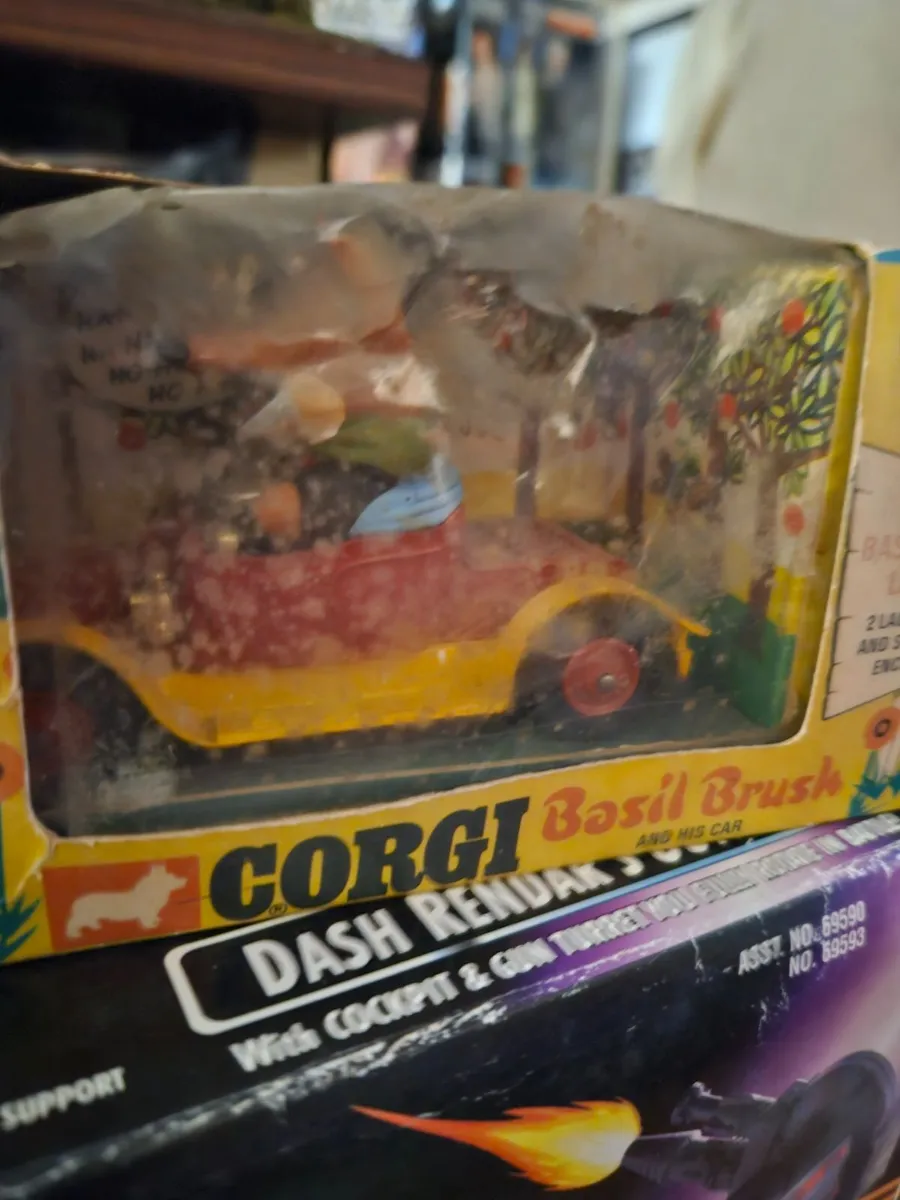 Corgi 1970's Basil Brush Car - Image 2