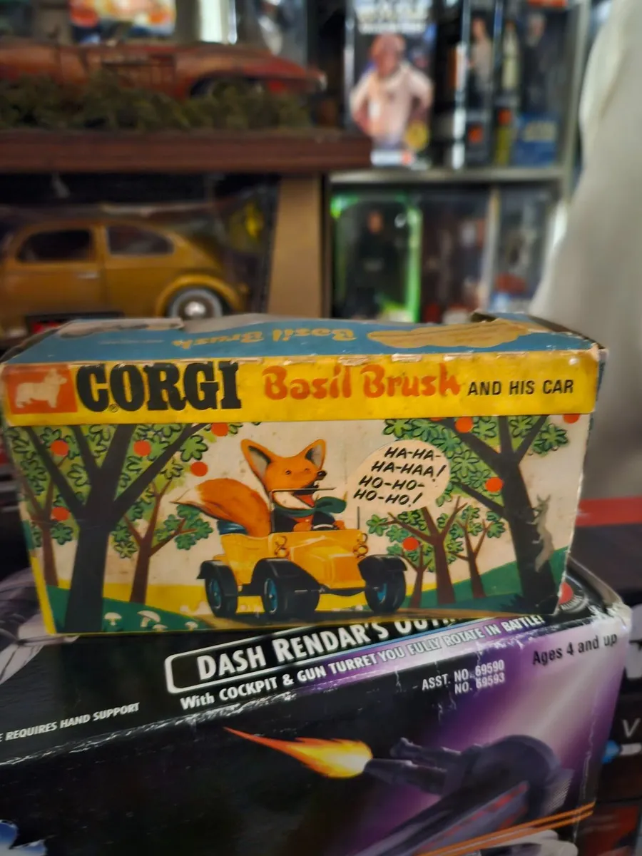Corgi 1970's Basil Brush Car - Image 3