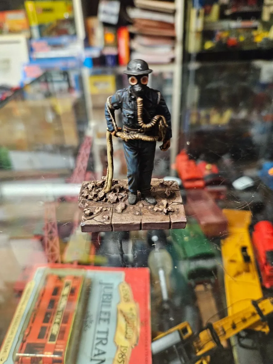Corgi WW2 British Civilians at War - Image 4