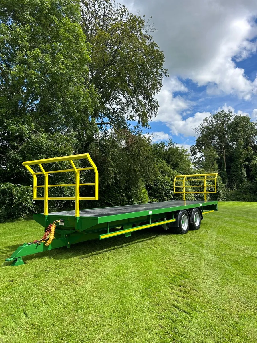 Bale trailer - Image 1