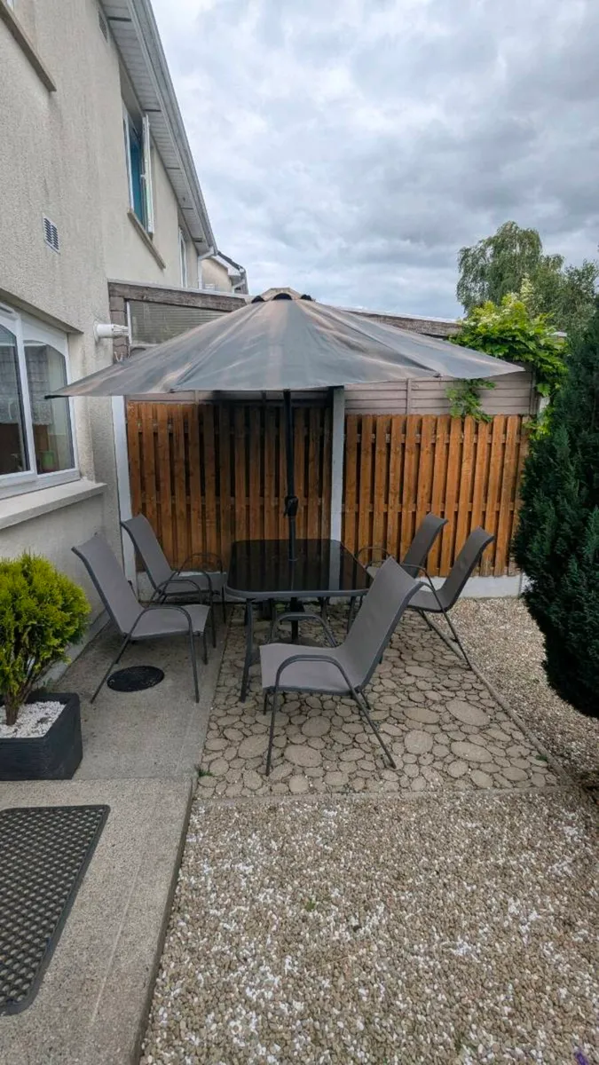 Tempered glass table, 5 chairs, umbrella, base