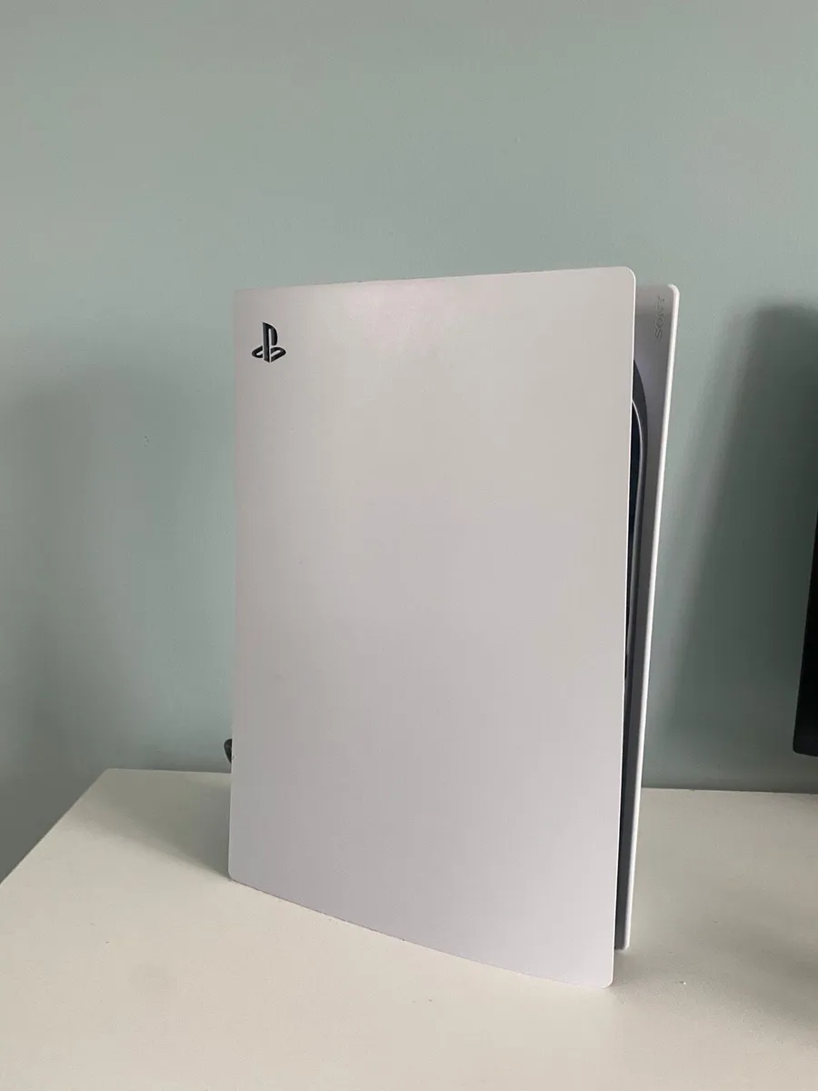 Play station 5 - Image 2