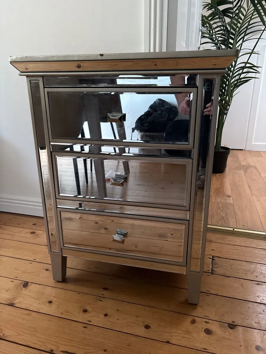 Mirrored 3 drawer chest - Image 1