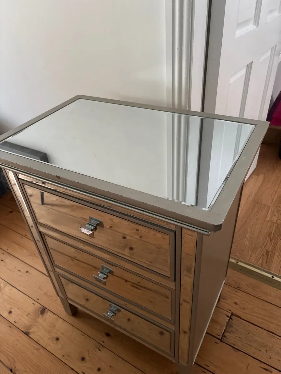 Mirrored 3 drawer chest - Image 2