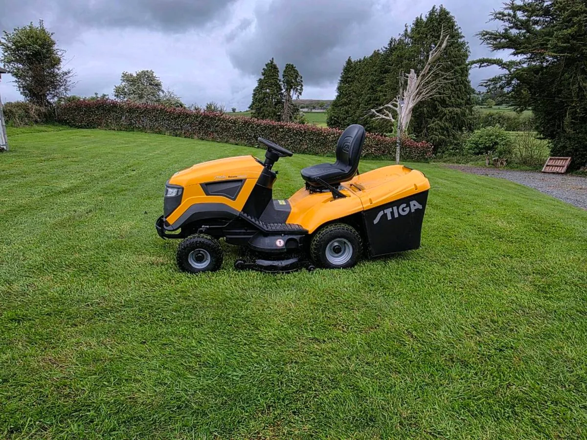 Ride-on lawnmower