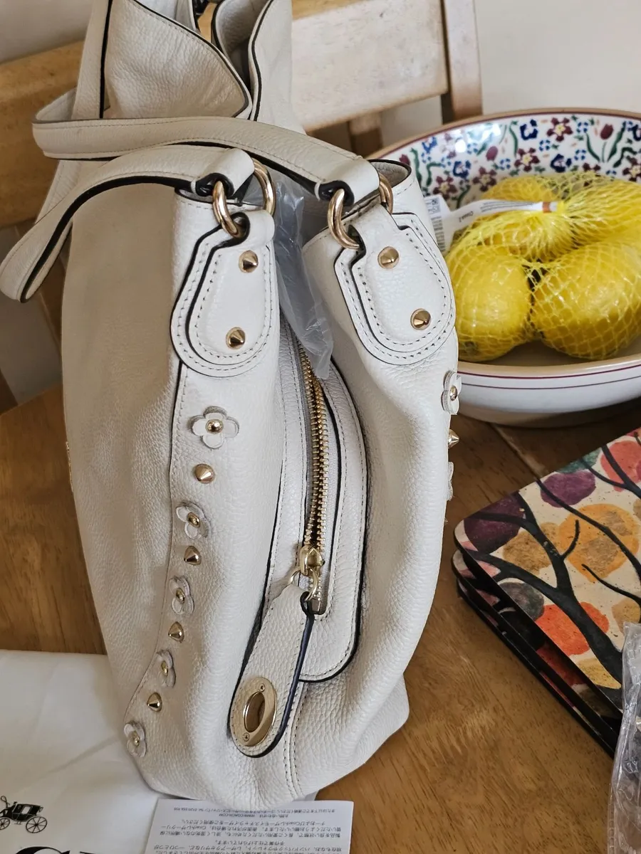 Coach Leather Cream Shoulder Bag / New - Image 4