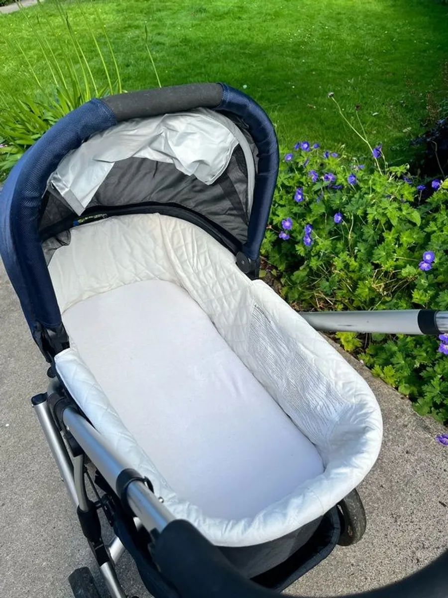 Uppa Baby Vista travel system - Image 2