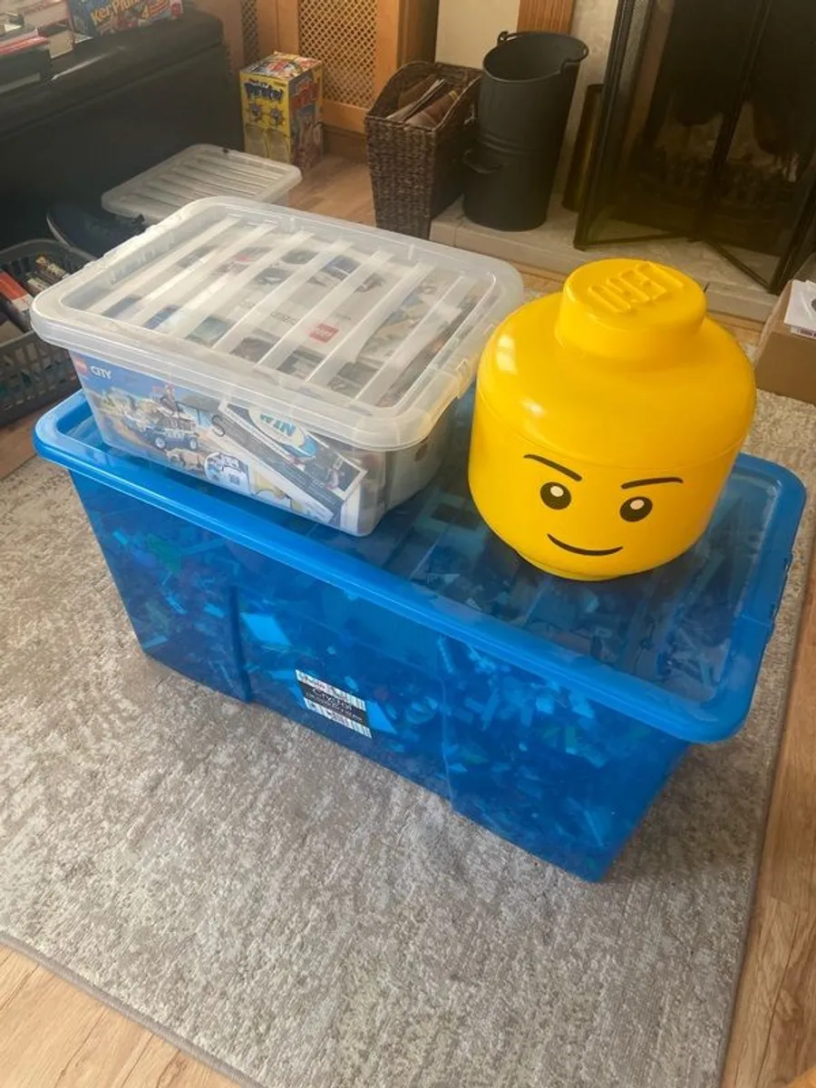 Huge amount of mixed up lego sets - Image 1