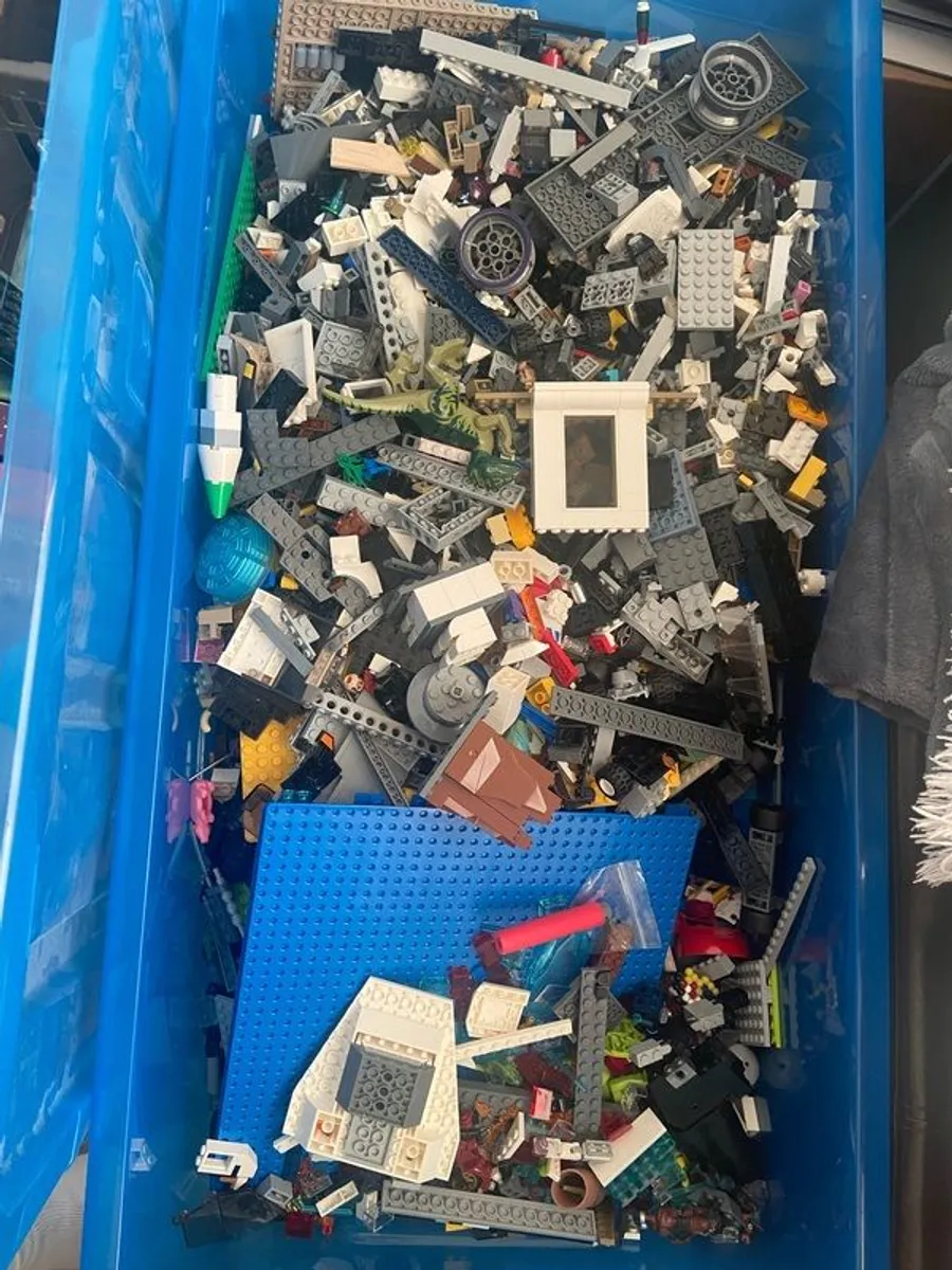 Huge amount of mixed up lego sets - Image 2