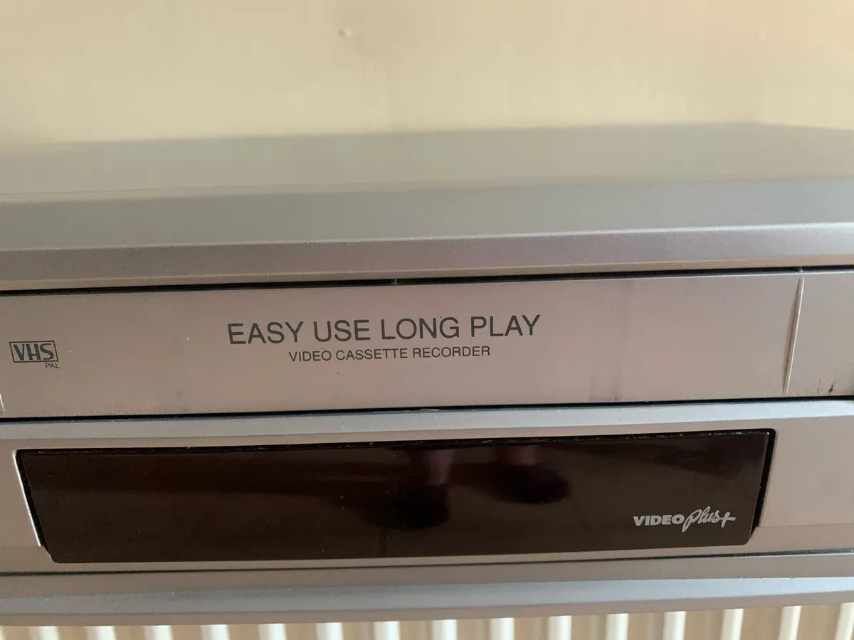 VCR player/recorder can post if required - Image 4