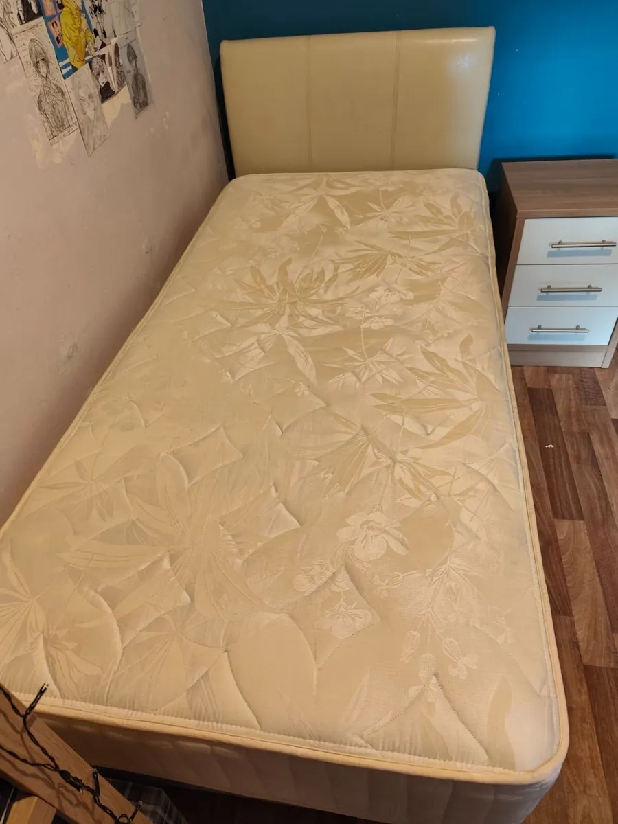 Single bed and locker - Image 1