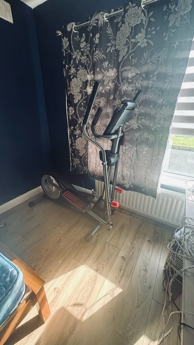 Cross trainer - Image 1