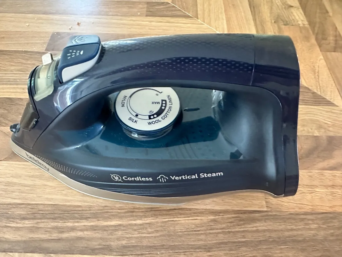 Cordless Steam Iron - Image 2