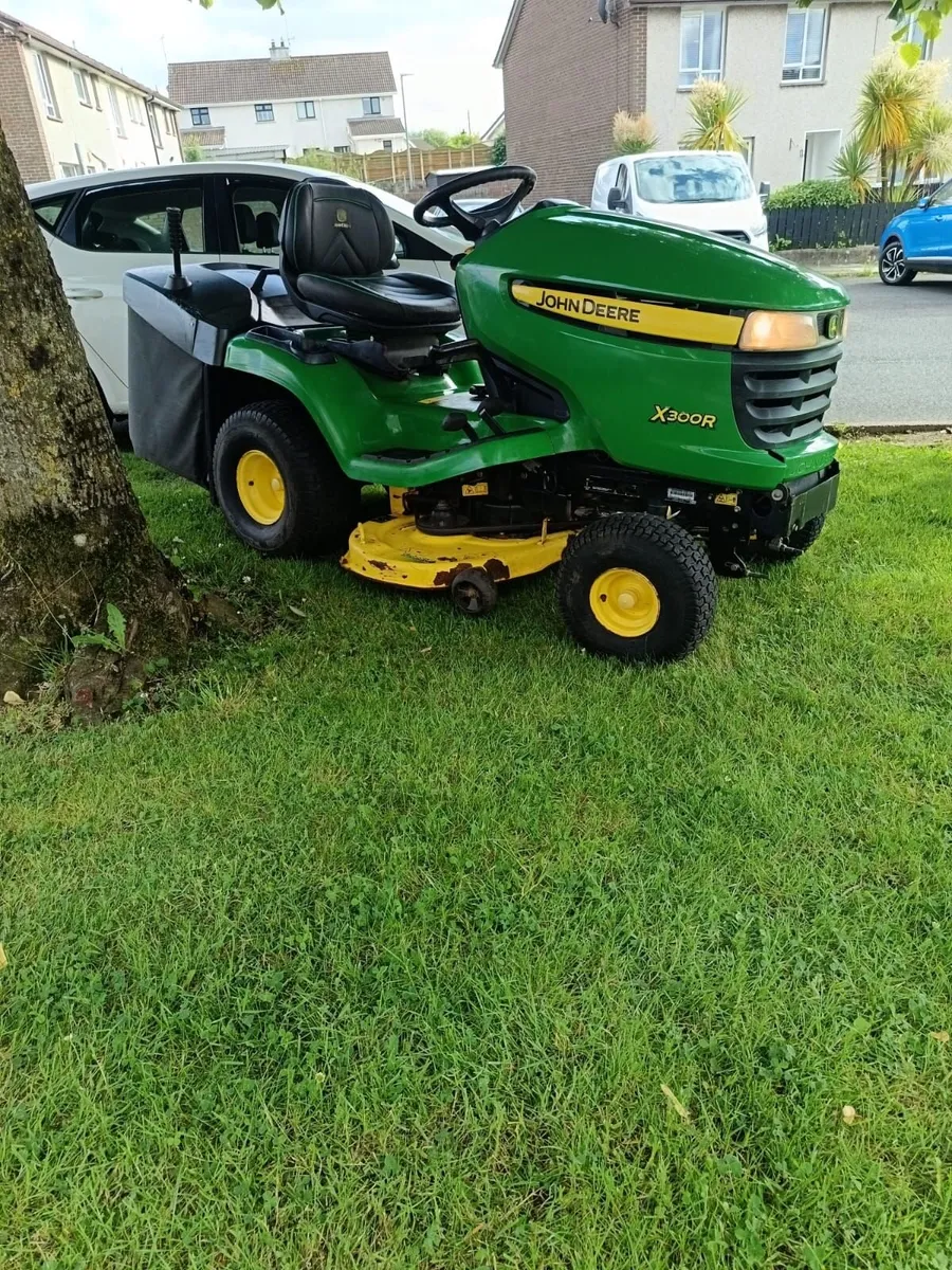 John Deere commercial grade petrol ride on lawnmow - Image 3