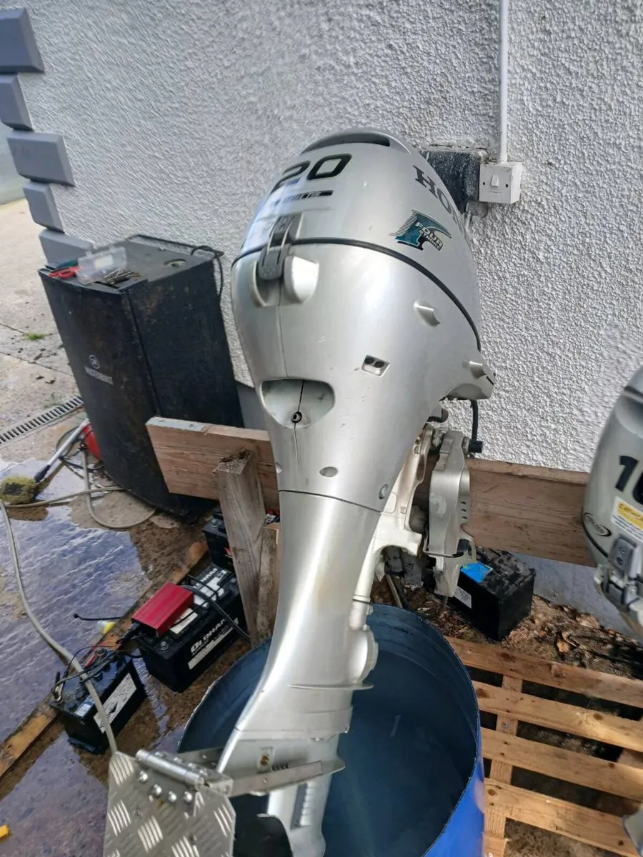 20hp Honda longshaft electirc start outboard - Image 1