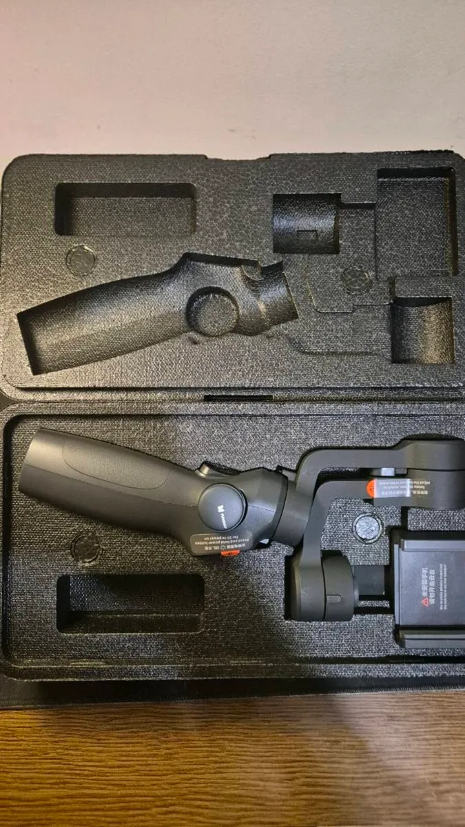 Gimbal Stabilizer with Case for Smartphone - Image 4