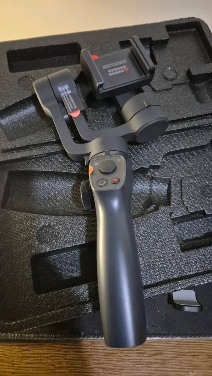 Gimbal Stabilizer with Case for Smartphone - Image 1