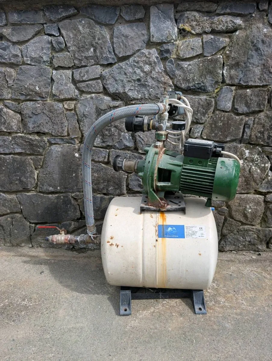 Well water pump - Image 1