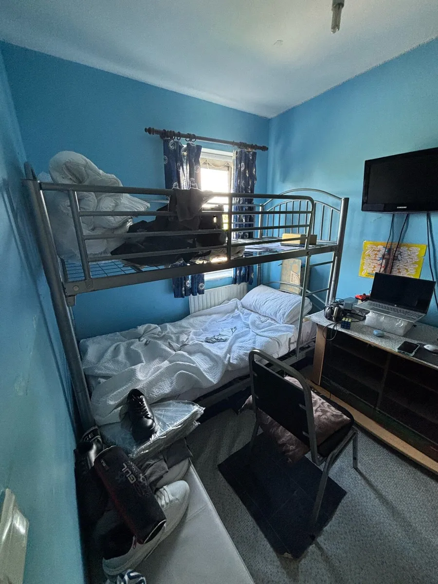 Metal single to single  bunk bed - Image 2